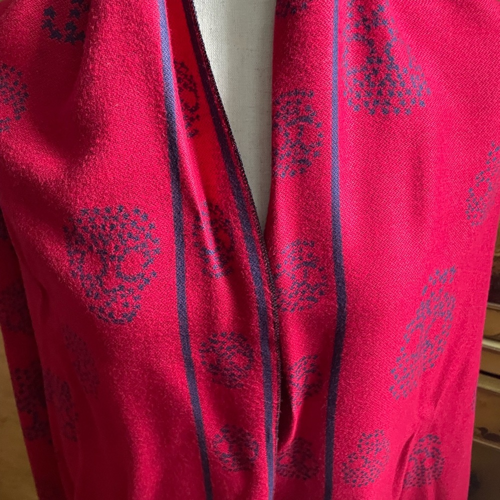 ALEXANDER McQUEEN Navy Blue & Red Star SKULL Wrap Scarf Shawl Soft Cashmere - Picture 4 of 4